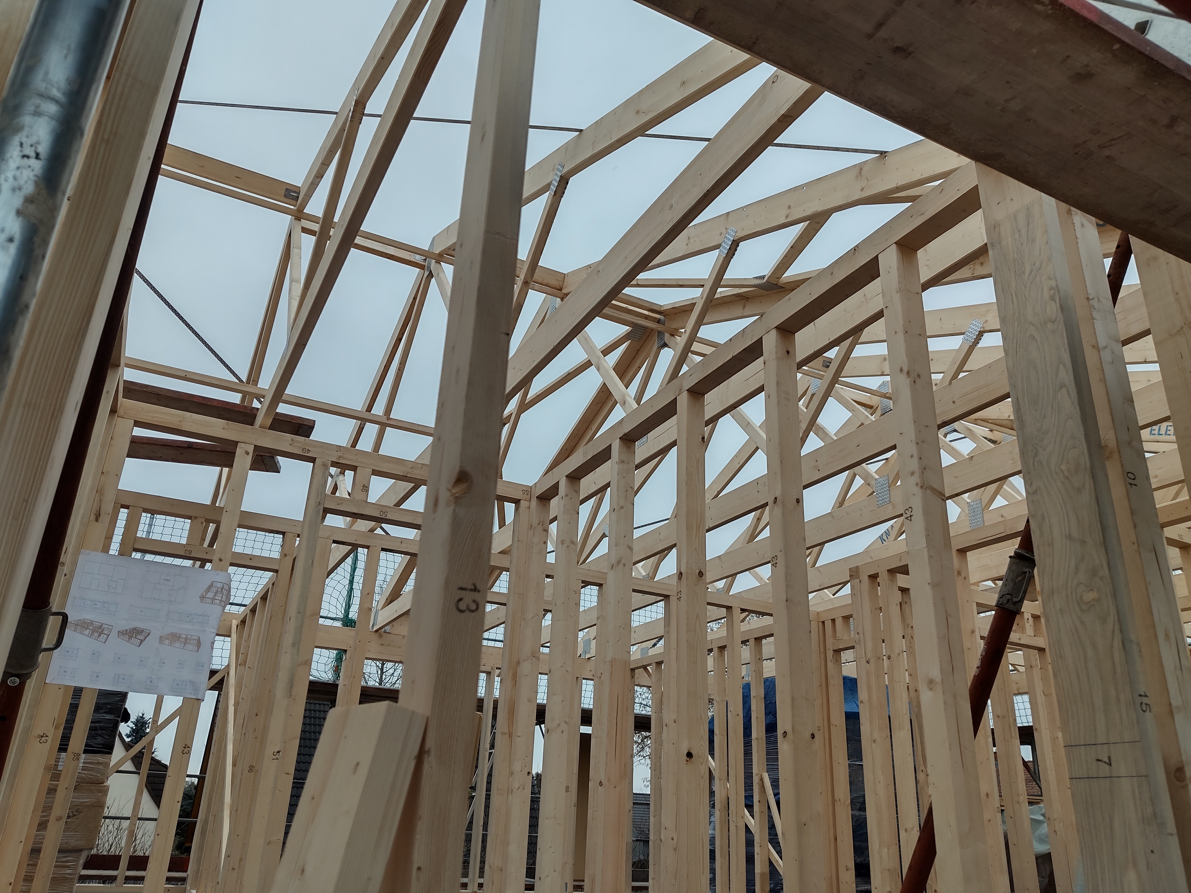 Holzaständerwerk und Dachstuhl Walmdach Bernau Barnim