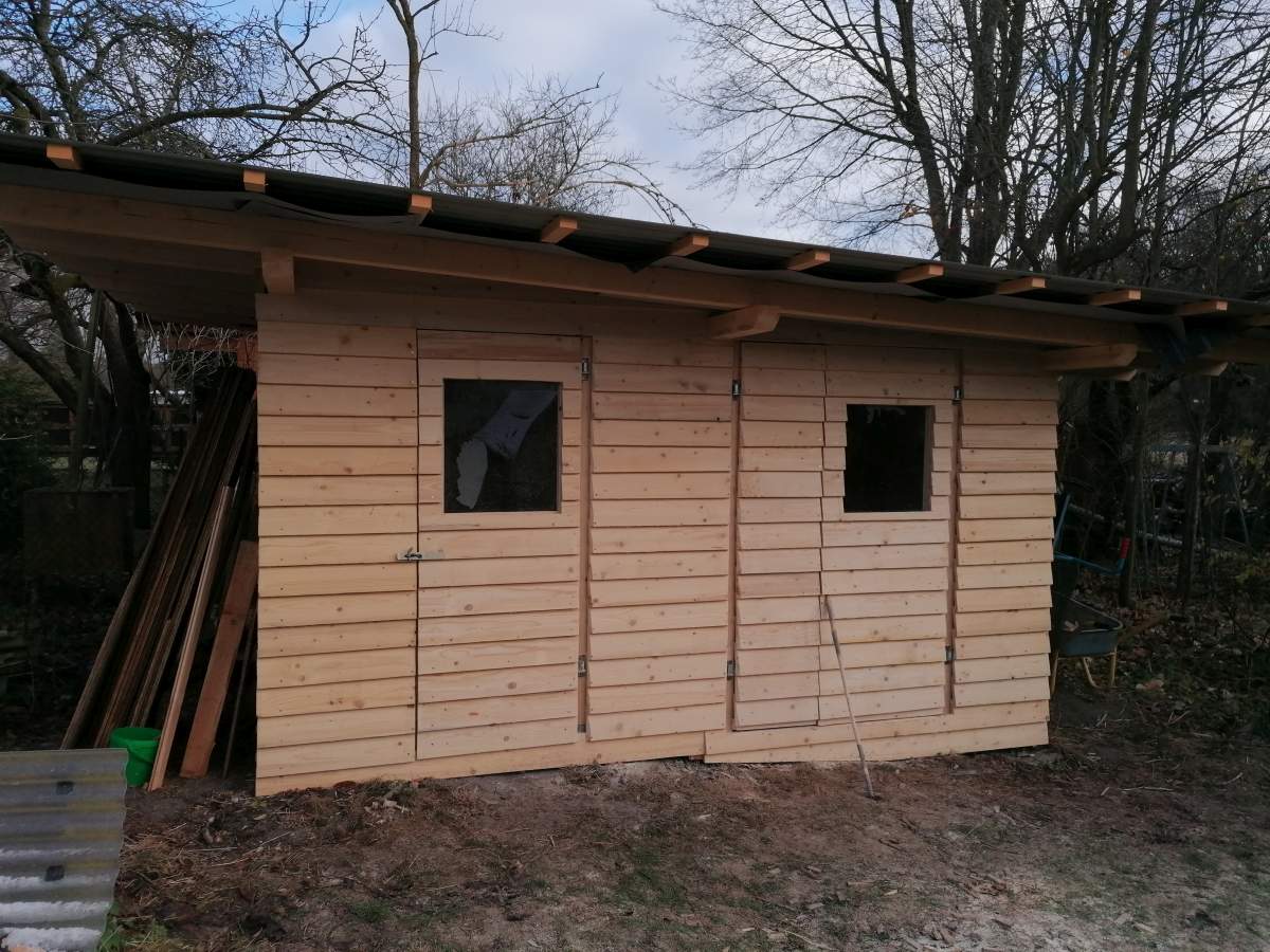 Schuppenbau mit Holzkonstruktion und Stülpschalung in Chorin